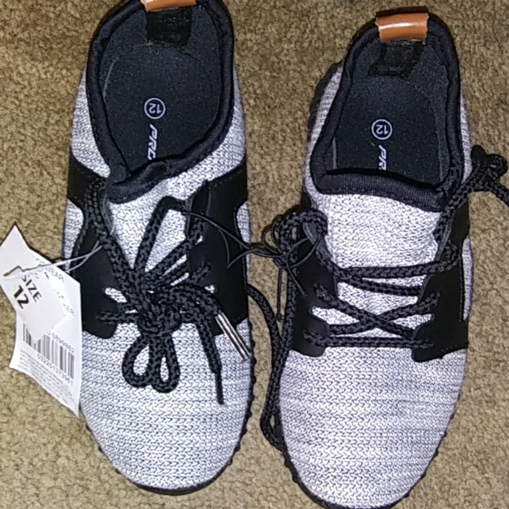 COPY - NWT2/$10 Boys fashion sneakers black/gray …